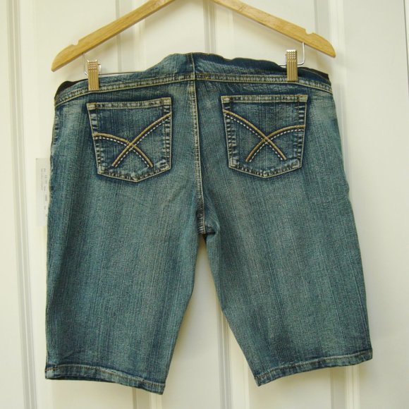 New Oh Mamma Maternity Shorts - Picture 2 of 4